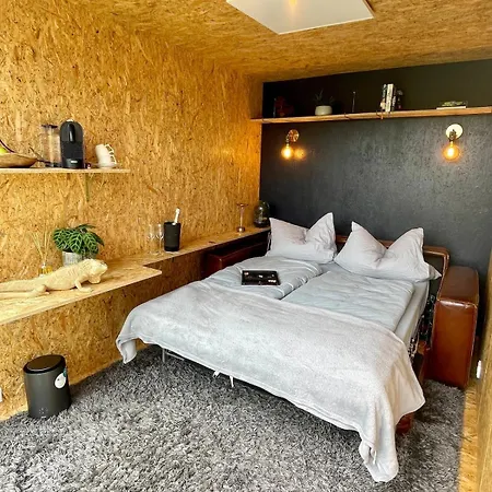 Nurdachhaus & Schiffscontainer In Сasa de vacaciones Birstein