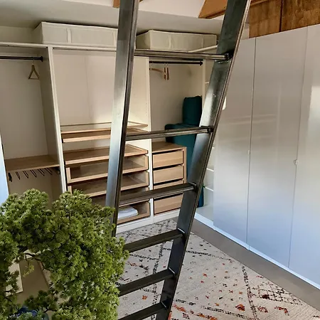 Nurdachhaus & Schiffscontainer In *