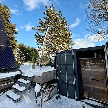 Nurdachhaus & Schiffscontainer In * Birstein