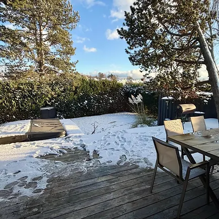 Nurdachhaus & Schiffscontainer In