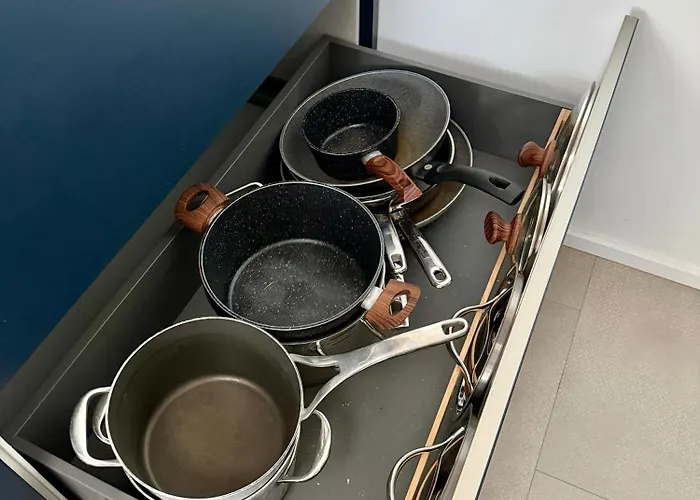 Nurdachhaus & Schiffscontainer In