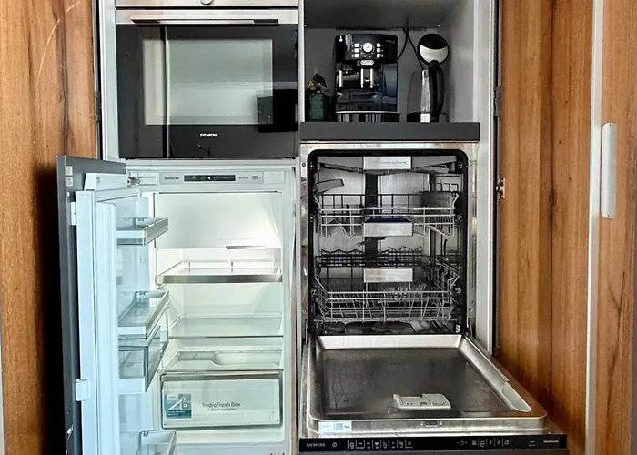 Nurdachhaus & Schiffscontainer In