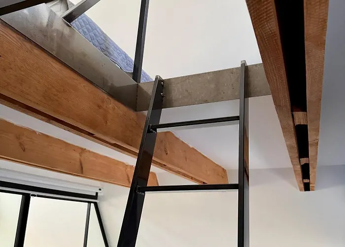 Nurdachhaus & Schiffscontainer In