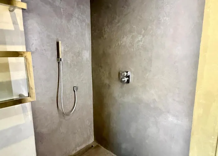 Nurdachhaus & Schiffscontainer In Birstein