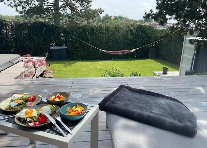 Nurdachhaus & Schiffscontainer In *