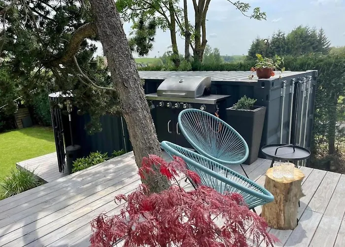 Nurdachhaus & Schiffscontainer In *