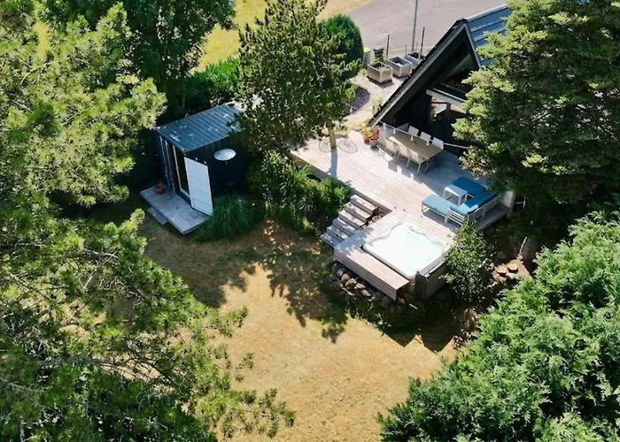 Nurdachhaus & Schiffscontainer In *