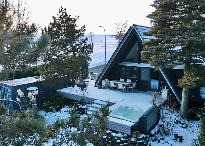 Nurdachhaus & Schiffscontainer In