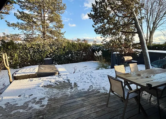 Nurdachhaus & Schiffscontainer In